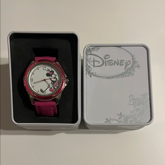 Disney Accessories - Disney Minnie Mouse Golf Pink & White Timepiece Watch
